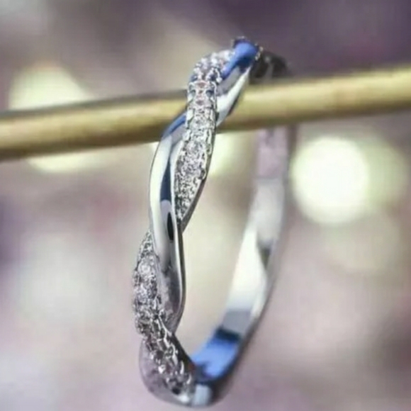 925 Silver Ring - Picture 2 of 3